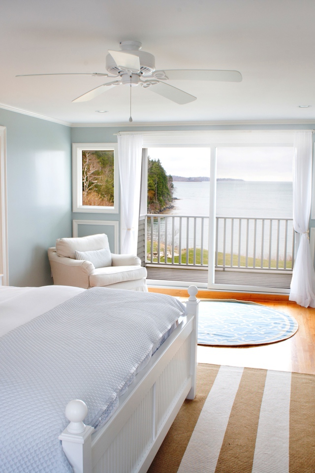 Светло голубой цвет в спальне