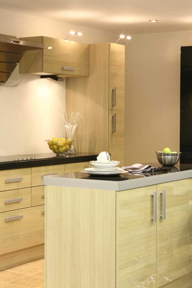 Светлая мебель на кухне