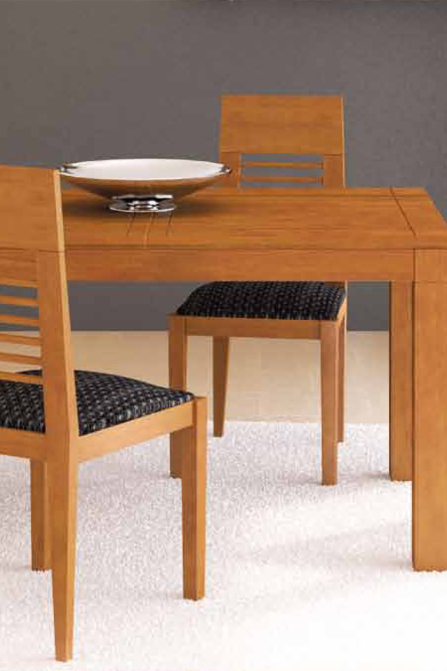 Светлая деревянная мебель в столовой