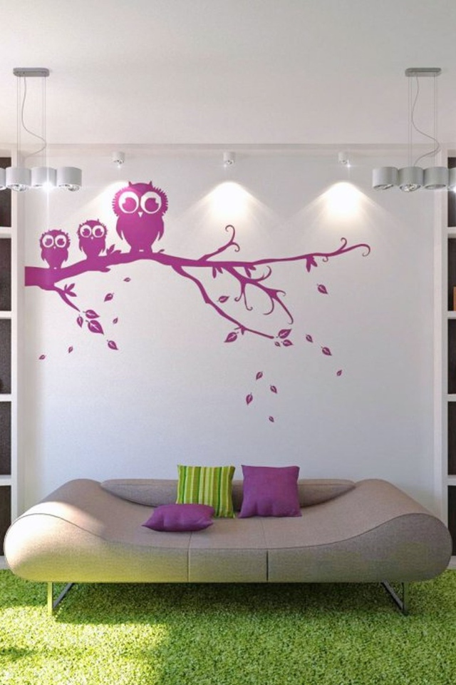 Сиреневая аппликация на стене в детской