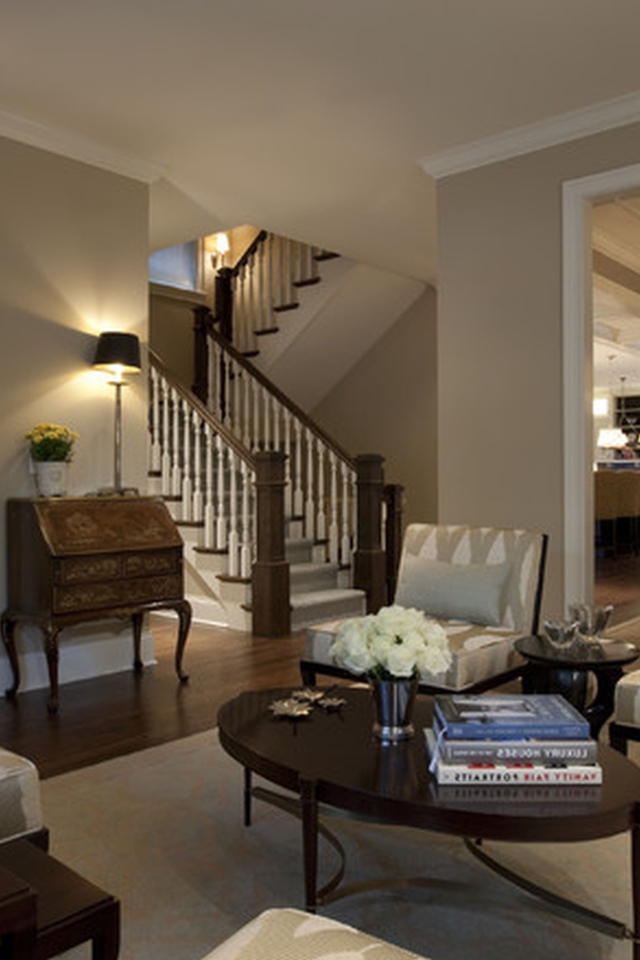 Гостиная с лестницей на второй этаж