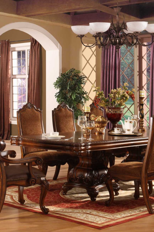 Роскошная мебель в столовой