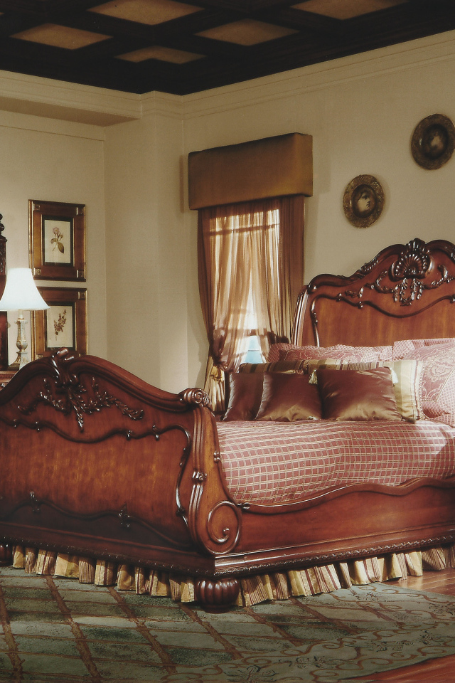 Роскошная кровать в спальне