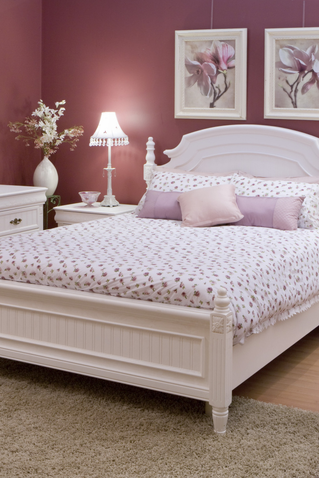 Бордовые стены в спальне