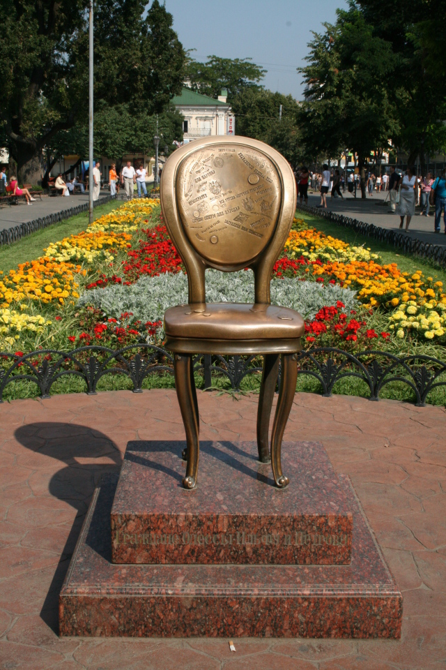 Памятник Ильфу и Петрову Одесса