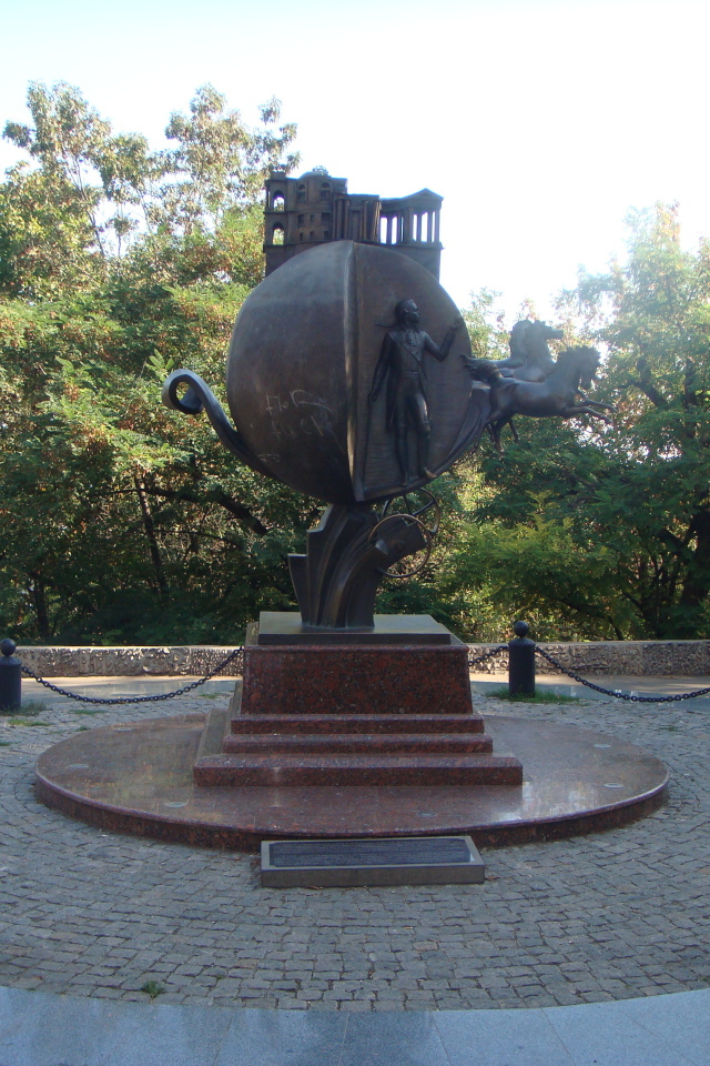 Памятник апельсину Одесса