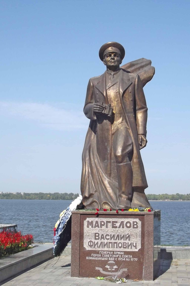 Памятник Василию Маргелову Днепропетровск