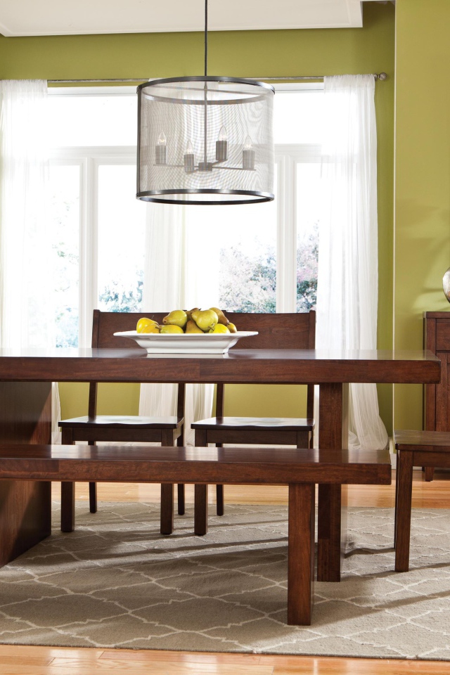 Оливковые стены в столовой
