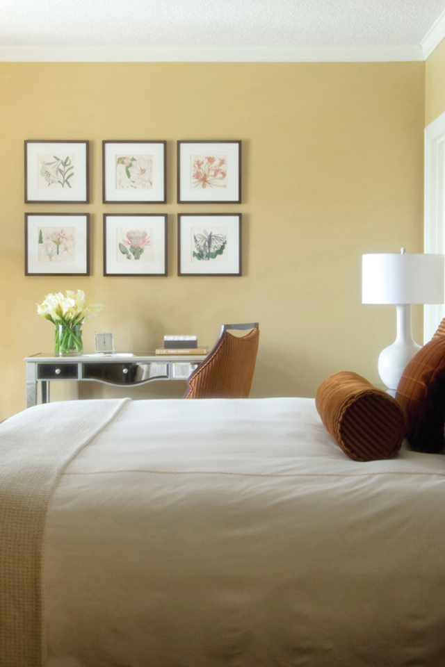 Картины на стене в спальне