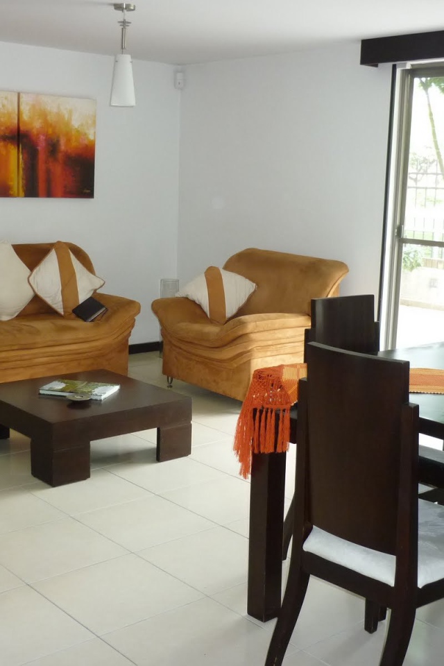 Картины на стене в столовой