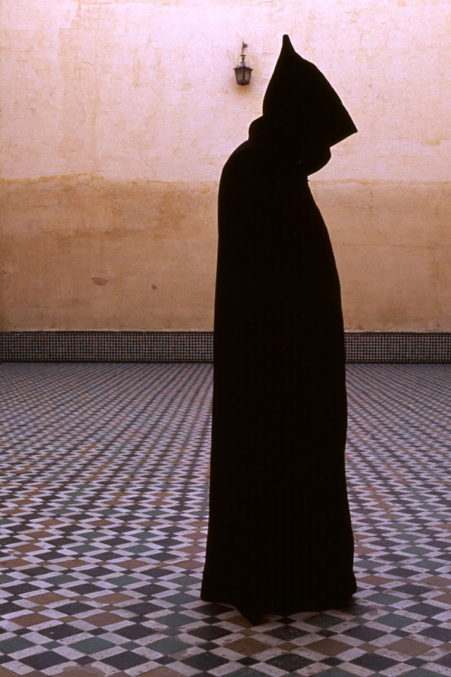 Фотография Женщина в черном