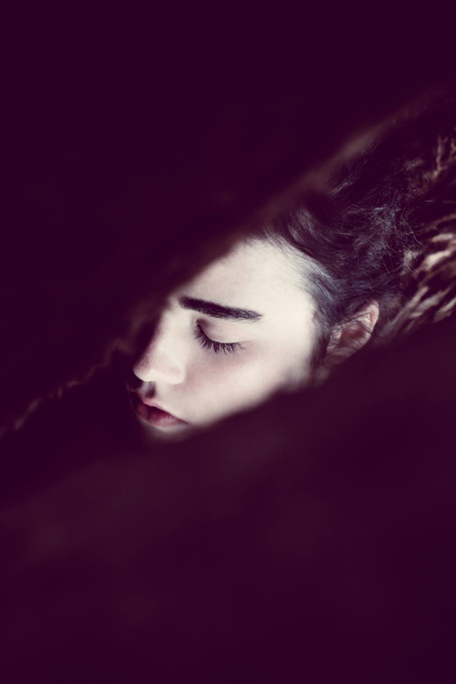 Фотография Женщина в темноте