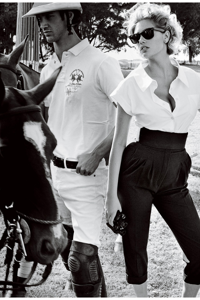 Фотография девушка с лошадьми