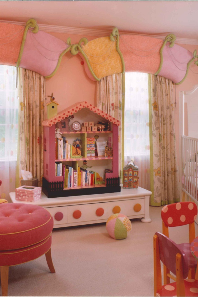 Розовые стены в детской