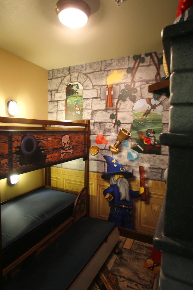 Пиратский корабль в детской