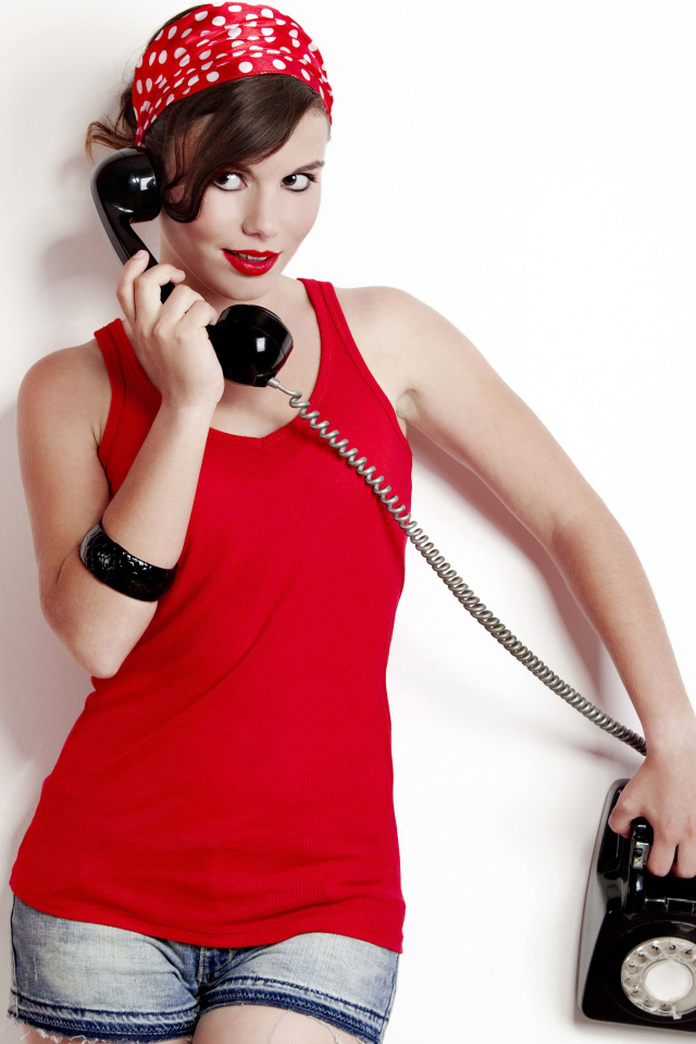 Ретро девушка в шортах