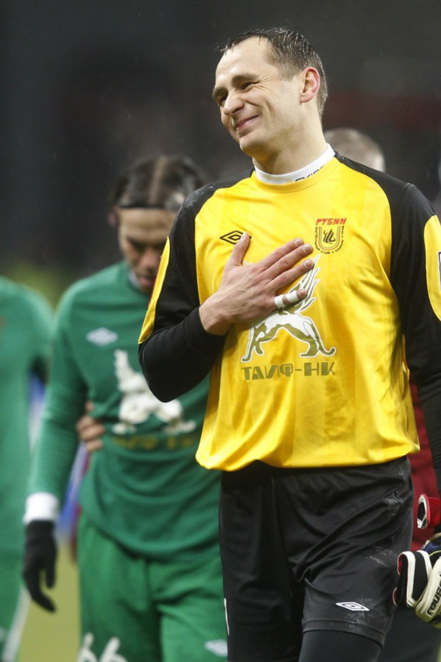 Сергей Рыжиков вратарь Рубина на поле