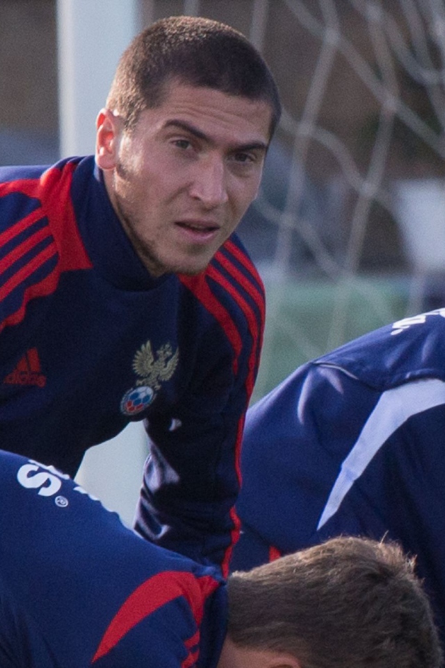 Полузащитник сборной России Алексей Ионов на тренировке