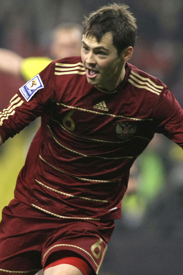 Игрок сборной России Динияр Билялетдинов на поле