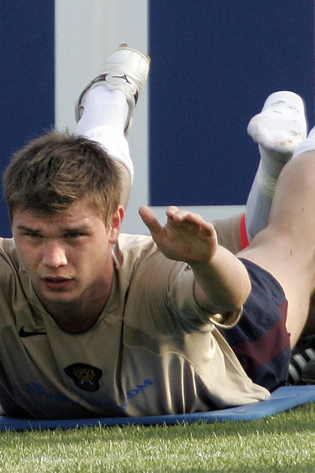 Игрок сборной России Марат Измайлов на тренировке