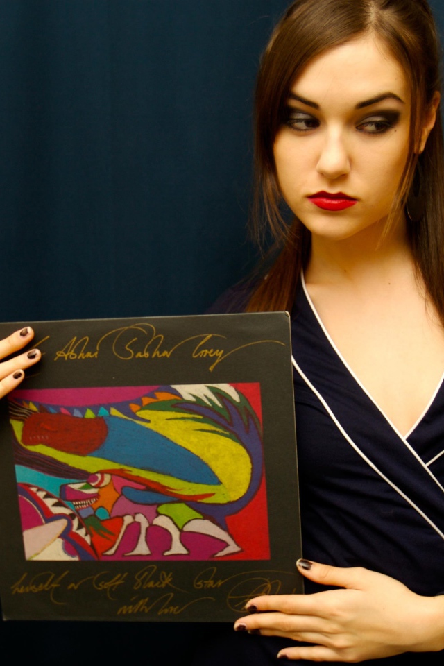 Саша Грей макияж с красной помадой