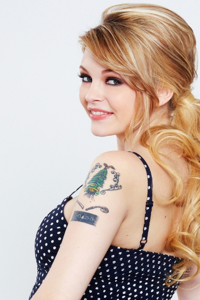 Татуировка на плече