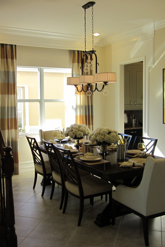 Небольшая уютная столовая