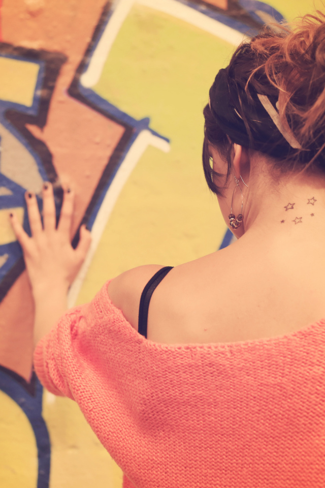 Звезды тату на шее