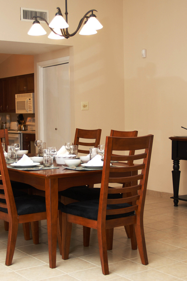 Каменная стена в столовой