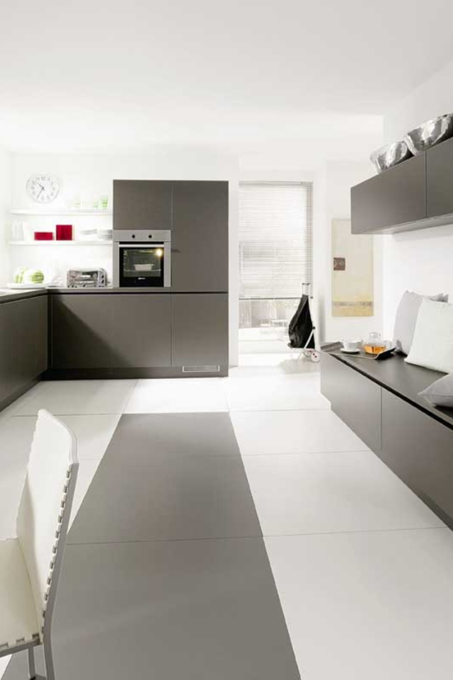 Строгие линии в дизайне кухни