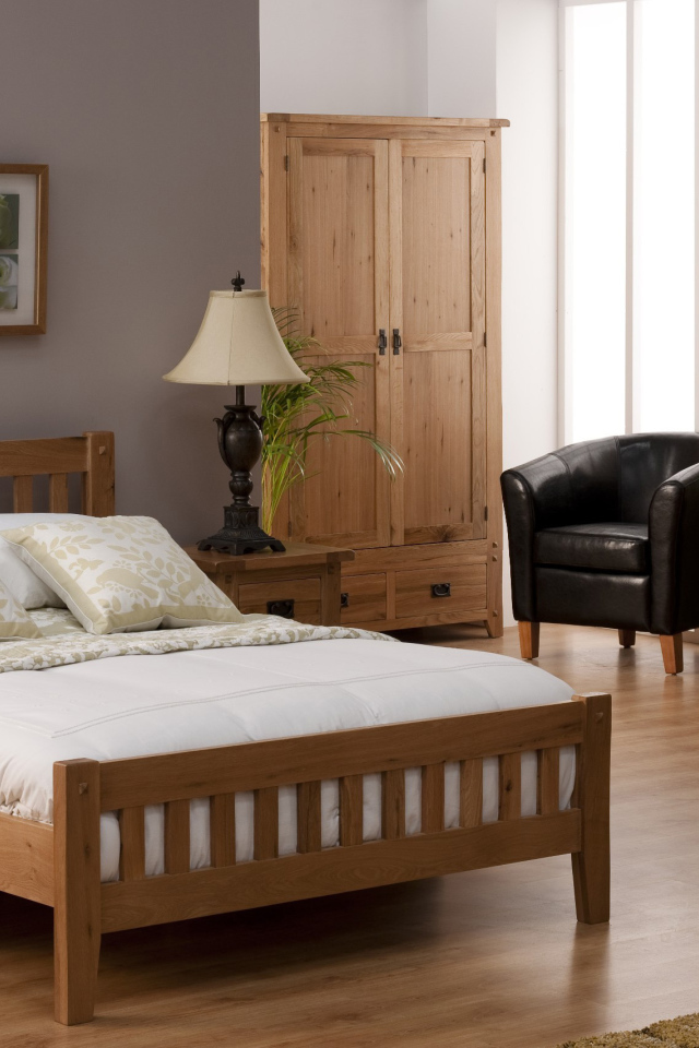 Стильная деревянная мебель для спальни