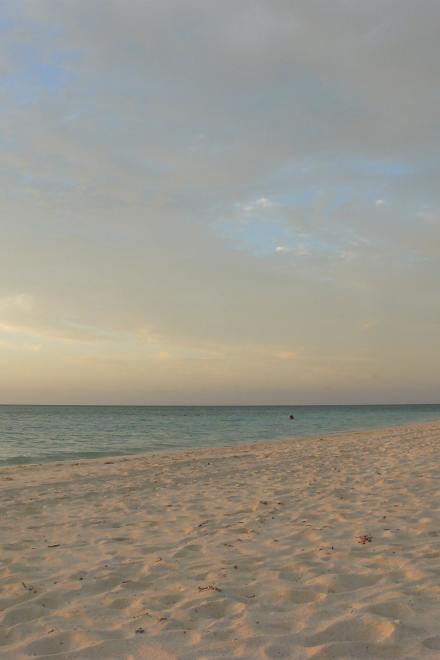 Закат на пляже на курорте Гуардалавака, Куба