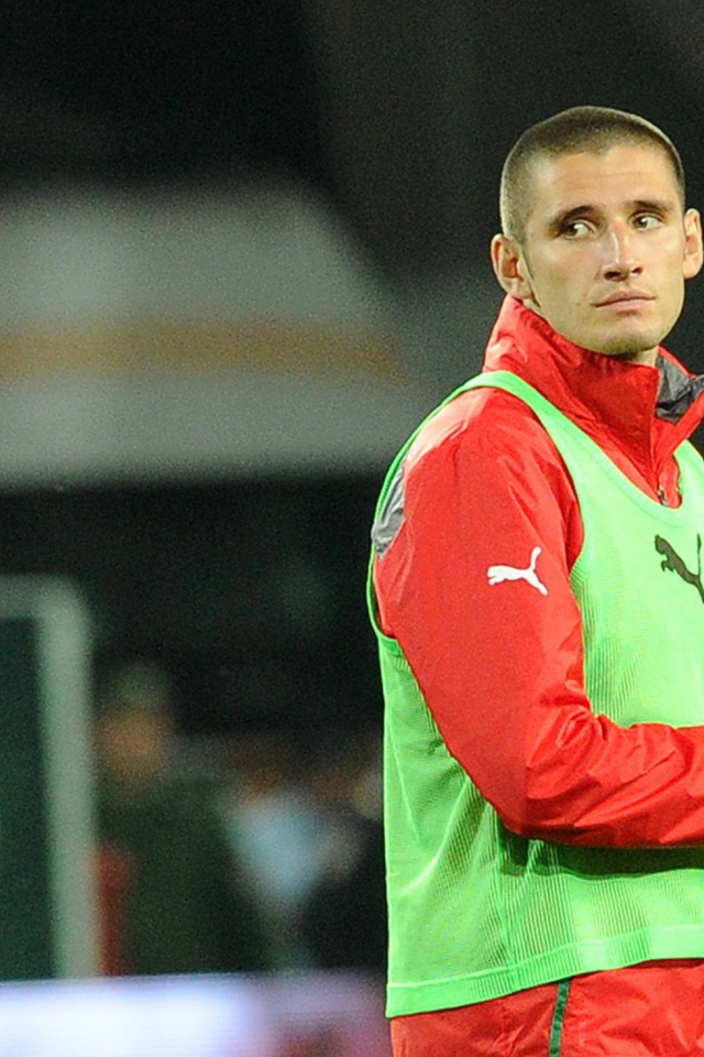 Тарас Бурлак защитник Локомотива на поле