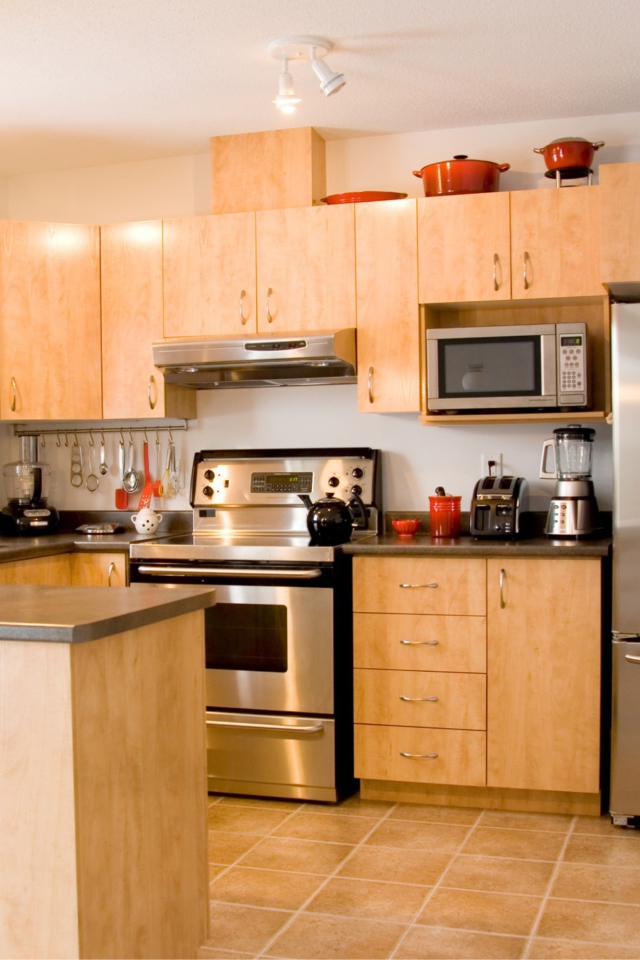 Наклейка на холодильнике в кухне