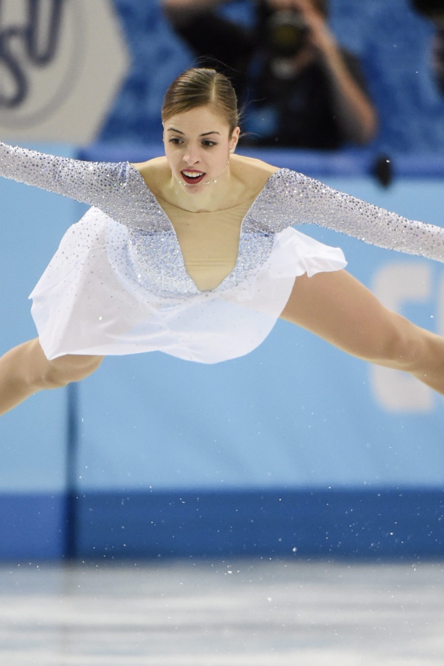 Обладательница бронзовой медали в дисциплине фигурное катание на коньках Каролина Костнер на олимпиаде в Сочи