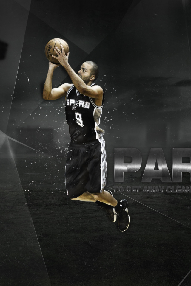 Тони Паркер забрасывает мяч в корзину