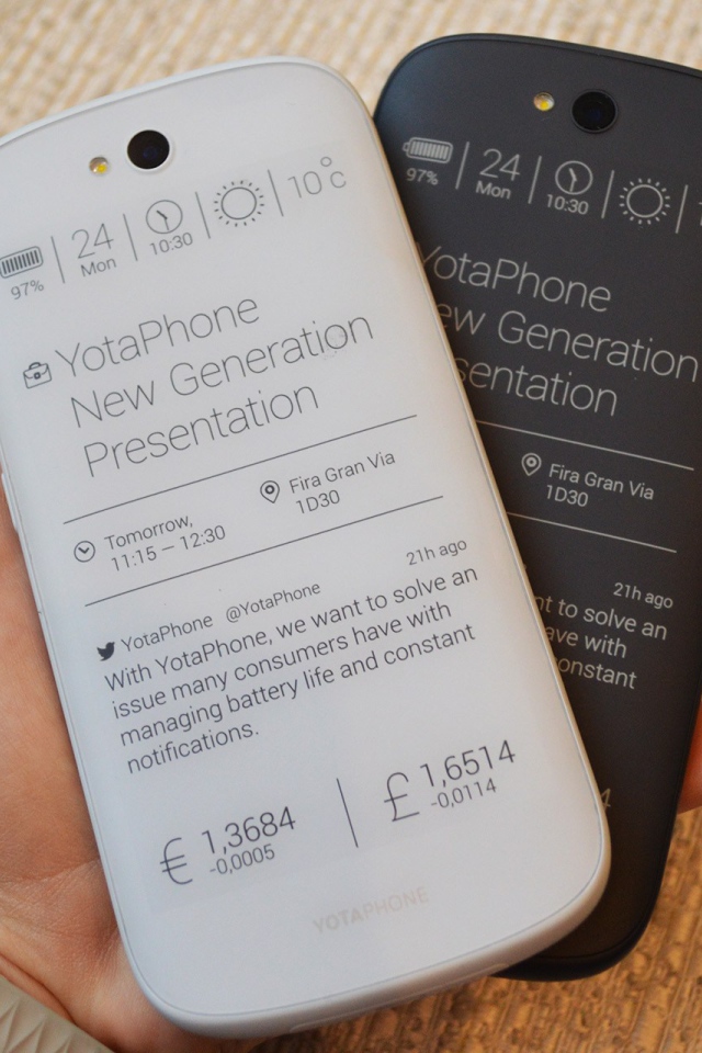Два цветовых решения YotaPhone 2