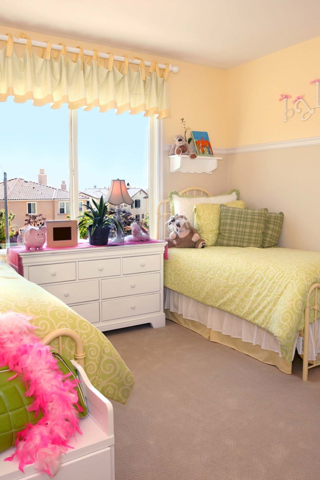 Две кровати для близняшек