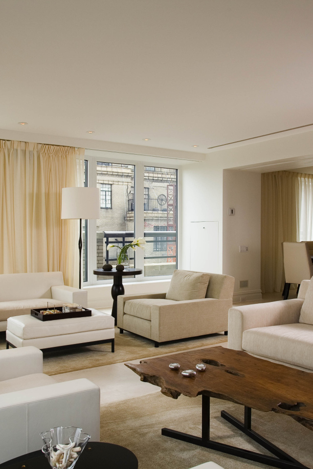 Вид просторной гостиной