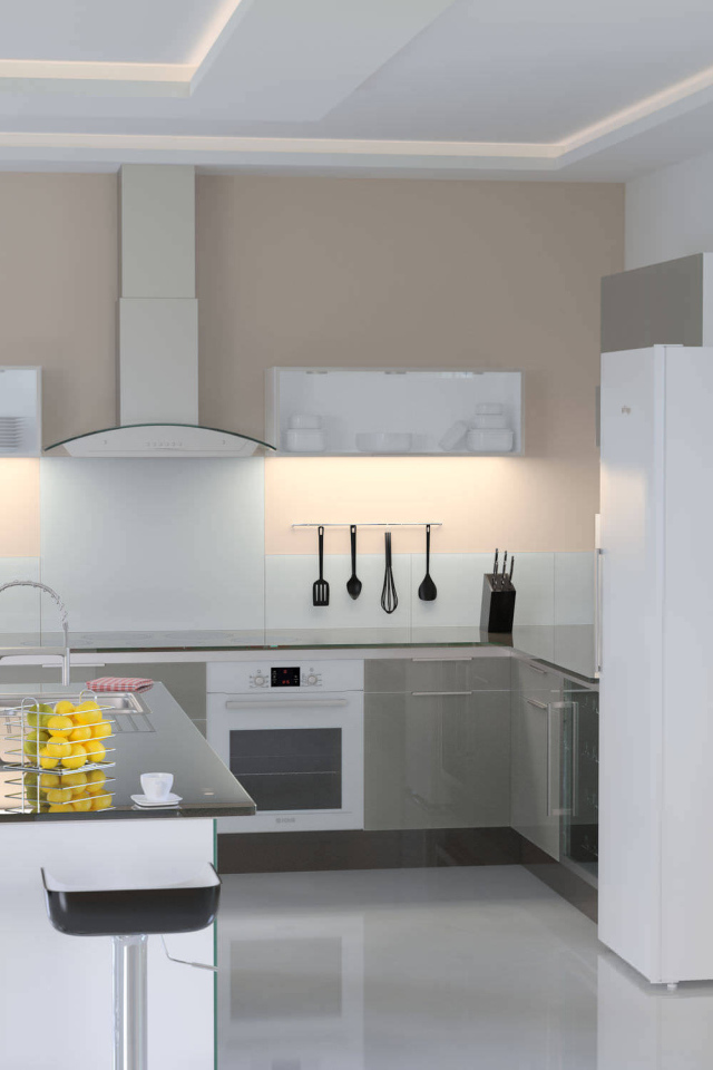 Белый холодильник в кухне