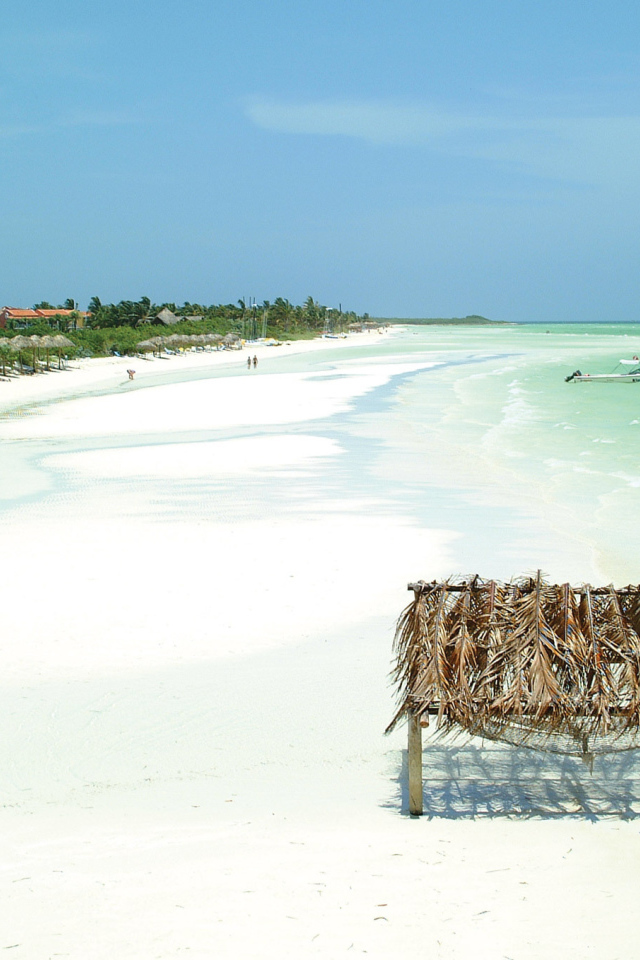 Белый песок на пляже на курорте Кайо Гильермо, Куба