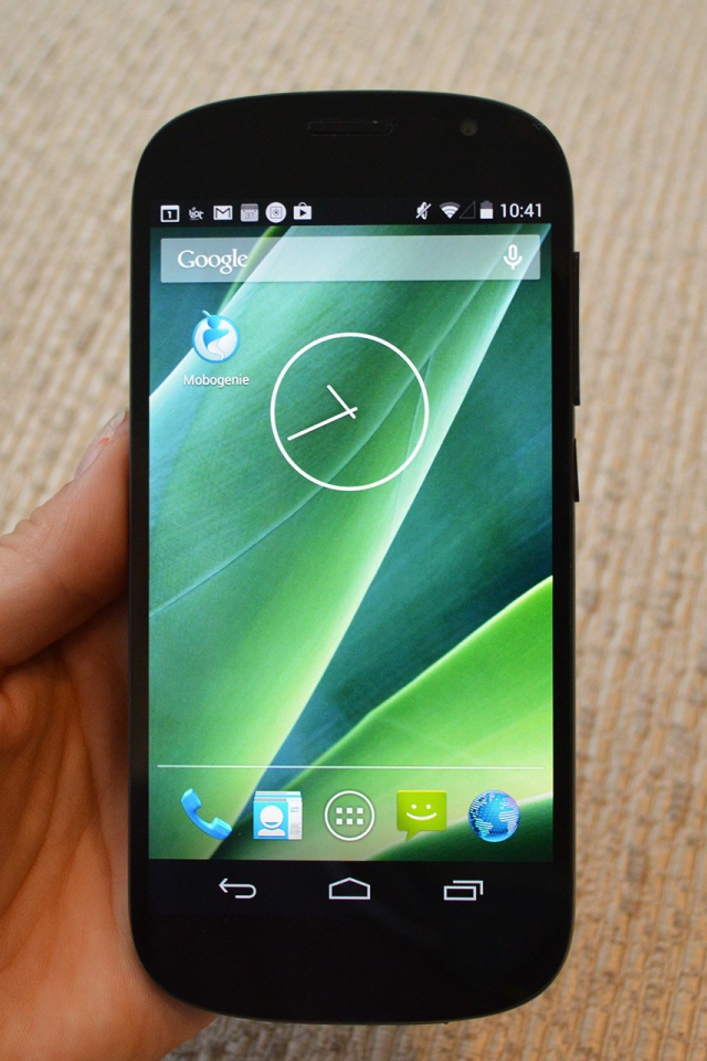 YotaPhone 2 с поиском от Гугл