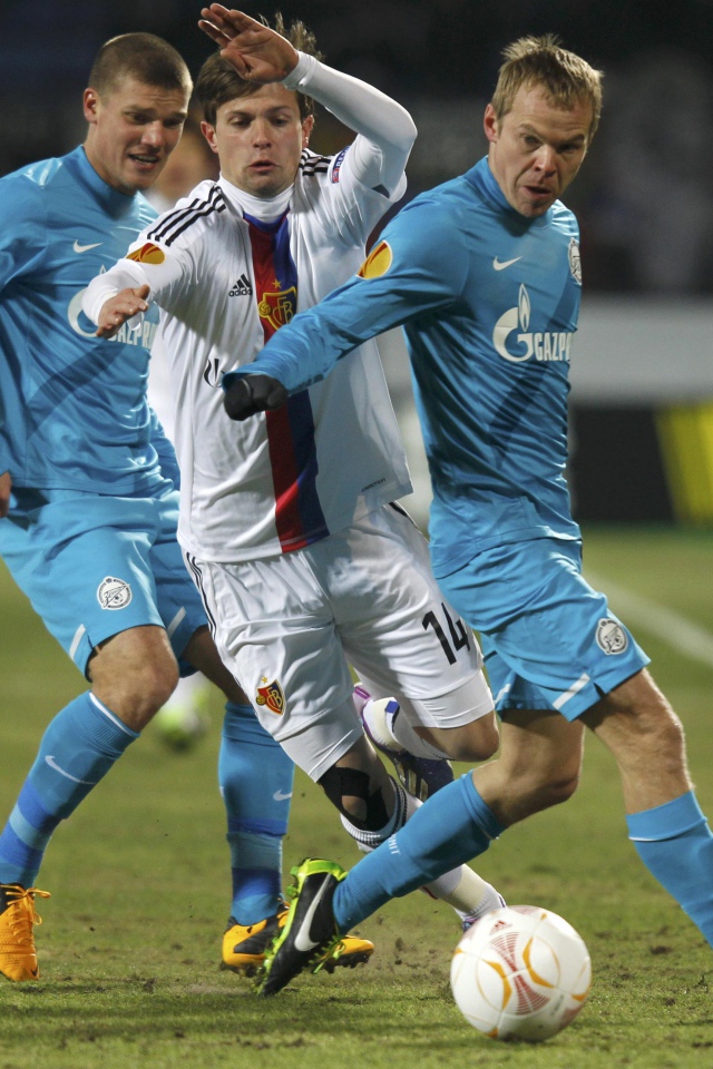 Защитник Зенита Анюков Александр  за работой