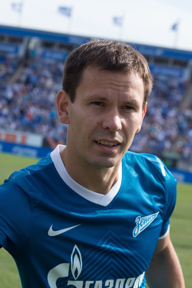 Константин Зырянов полузащитник Зенита на поле