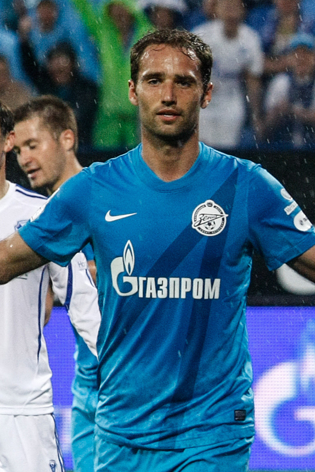 Роман Широков полузащитник Зенита на поле
