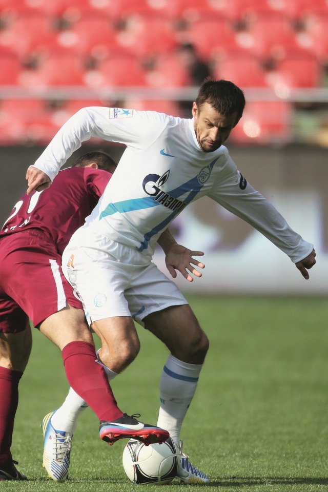 Сергей Семак полузащитник Зенита на поле