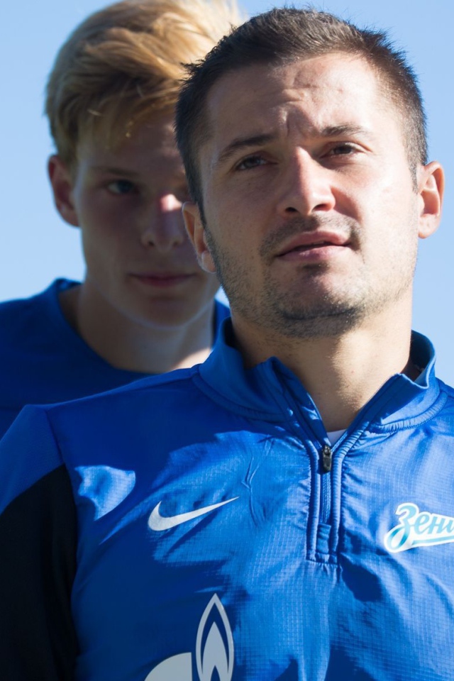 Полузащитник Зенита Виктор Файзулин