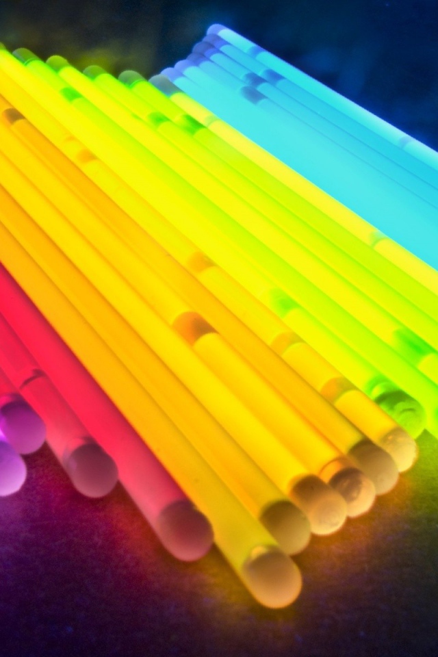 Светящиеся палочки разных цветов