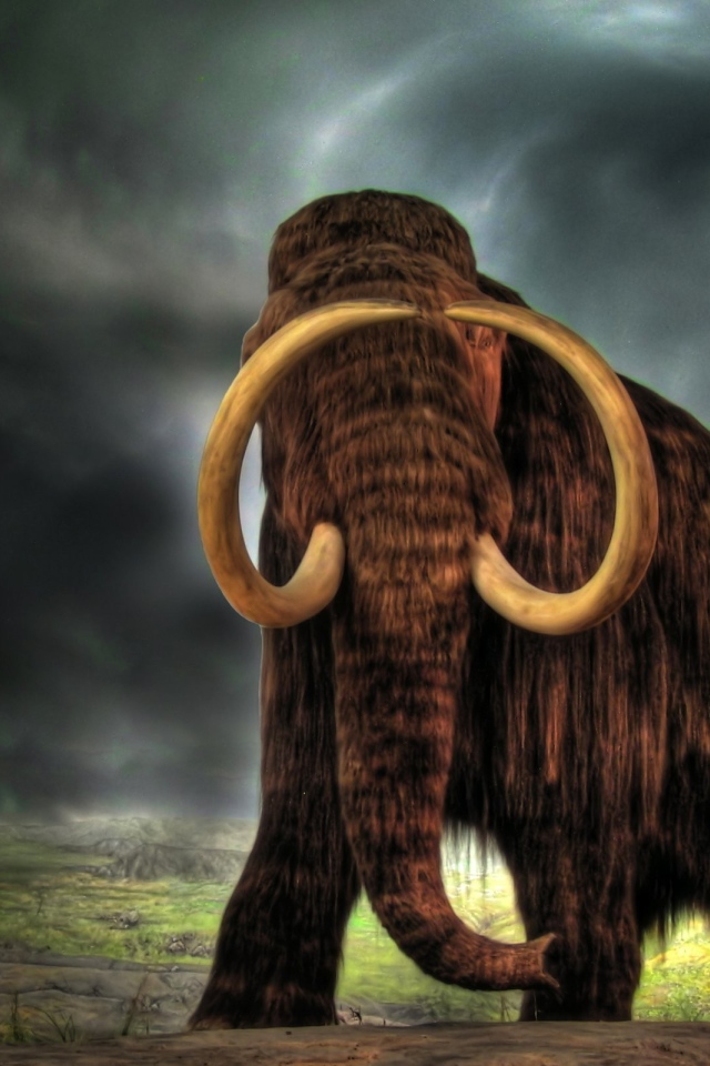 Косматый мамонт на фоне неба