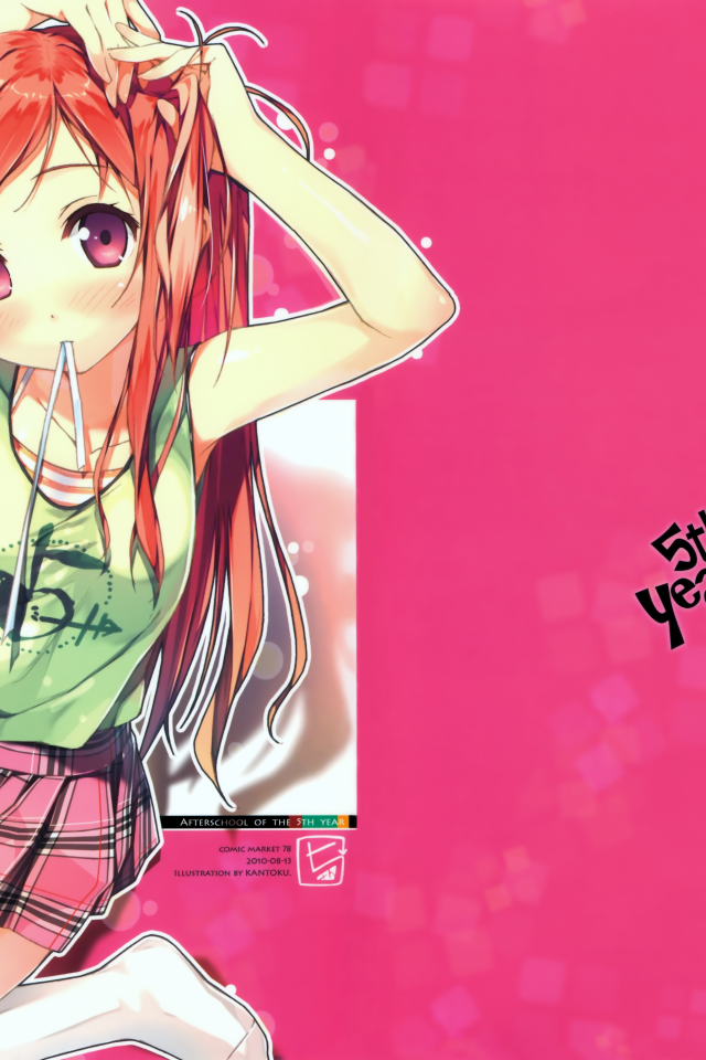 Девушка аниме в носках на розовом фоне